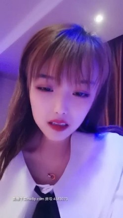制服高跟丝袜小可爱逼里塞个跳弹从车上就勾搭小哥到宾馆开房，自慰骚逼浪叫勾引口交大鸡巴，衣服都没脱就干 截图14