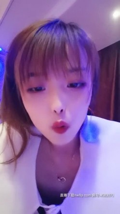 制服高跟丝袜小可爱逼里塞个跳弹从车上就勾搭小哥到宾馆开房，自慰骚逼浪叫勾引口交大鸡巴，衣服都没脱就干 截图15