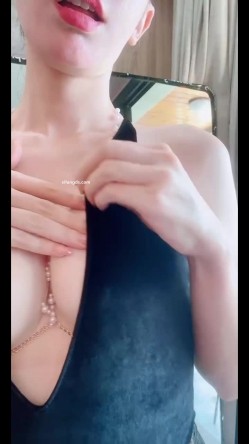 抖音24万粉丝小网红。【甜心宝贝】，新疆美女，白虎粉穴黑丝，极品尤物福利 截图4