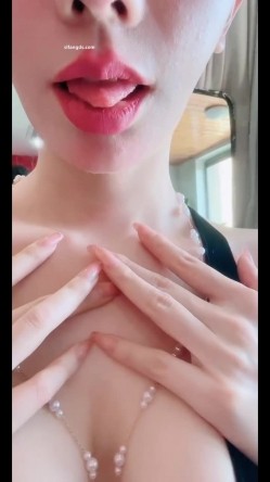 抖音24万粉丝小网红。【甜心宝贝】，新疆美女，白虎粉穴黑丝，极品尤物福利 截图7