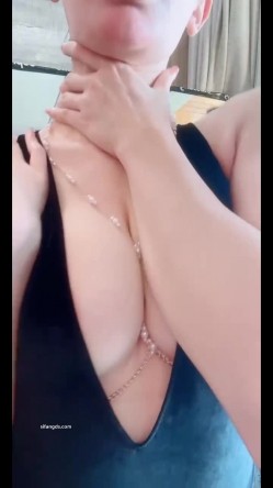 抖音24万粉丝小网红。【甜心宝贝】，新疆美女，白虎粉穴黑丝，极品尤物福利 截图13