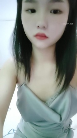 校花下海！超级清纯超漂亮~【大一学生】，楚楚可怜的小眼神，瞬时勾起一众大哥的保护欲 截图2