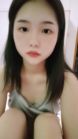 校花下海！超级清纯超漂亮~【大一学生】，楚楚可怜的小眼神，瞬时勾起一众大哥的保护欲 截图4