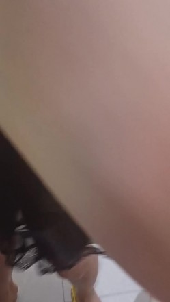 大侄子和舅妈的私情，屋子里就搞了起来，刺激，吃鸡射胸上，漂亮！ 截图13