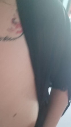 大侄子和舅妈的私情，屋子里就搞了起来，刺激，吃鸡射胸上，漂亮！ 截图14