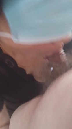 大侄子和舅妈的私情，屋子里就搞了起来，刺激，吃鸡射胸上，漂亮！ 截图15