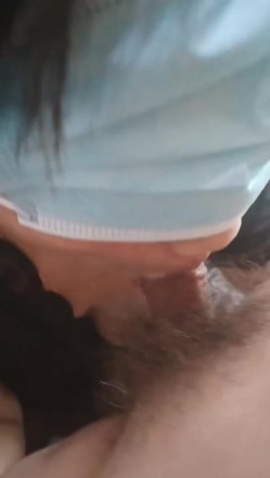 大侄子和舅妈的私情，屋子里就搞了起来，刺激，吃鸡射胸上，漂亮！ 截图16