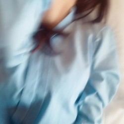 调教还在校园读书的精品小模特，‘能不能往下点，我脖子不舒服’，牛仔鲜鲍，眼镜文艺女！ 截图8
