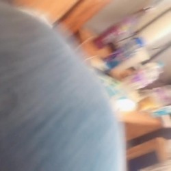 调教还在校园读书的精品小模特，‘能不能往下点，我脖子不舒服’，牛仔鲜鲍，眼镜文艺女！ 截图10