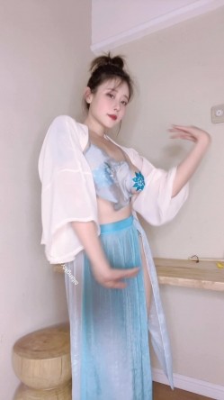 顶级身材 爆乳尤物 全网首发【奈汐酱Nice】最新私拍《古风老板娘》极致诱惑 婉约骚媚 高清私拍 截图1