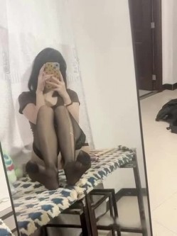 极品美乳丰满小胖妹优雅大迟度自拍,对着镜子自拍紫薇过程,双腿大开茓口大开 截图1