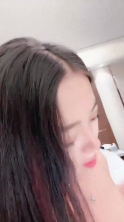 奶球女神7月首回归，带来个清纯妹妹 搞双飞群P！小骚货干干停停地 讲述她以前被老师诱骗睡着性侵不敢反抗，超有意思 截图7