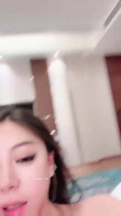奶球女神7月首回归，带来个清纯妹妹 搞双飞群P！小骚货干干停停地 讲述她以前被老师诱骗睡着性侵不敢反抗，超有意思 截图13