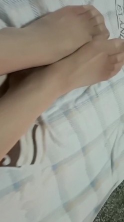 快手 · 大奶阿姨 小玉 · 抖奶、掰逼，诱惑的胸前美色！ 截图9