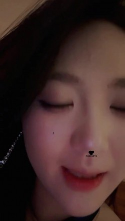最美S精神小妹小尹模特，调教男奴 内裤破个小洞 坐脸舔逼，扇耳光 制喂口水喂喝尿圣水【不小心 罕见大尺度露逼】 截图13