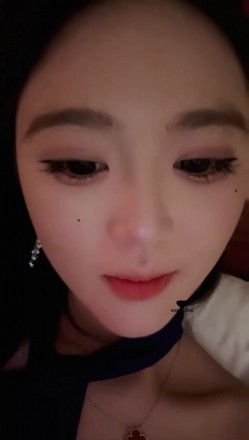 最美S精神小妹小尹模特，调教男奴 内裤破个小洞 坐脸舔逼，扇耳光 制喂口水喂喝尿圣水【不小心 罕见大尺度露逼】 截图14