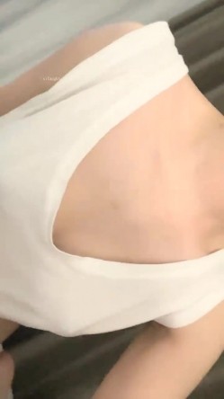 抖音网红！可爱至极！~【京鱼儿】大尺度粉穴天然美乳~哇塞，女神不常来，可遇不可求 截图5