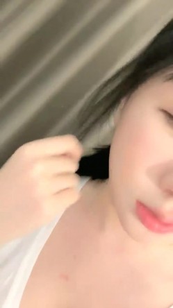 抖音网红！可爱至极！~【京鱼儿】大尺度粉穴天然美乳~哇塞，女神不常来，可遇不可求 截图11