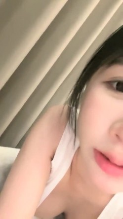 抖音网红！可爱至极！~【京鱼儿】大尺度粉穴天然美乳~哇塞，女神不常来，可遇不可求 截图15