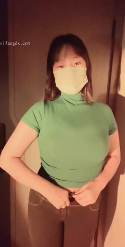 最新快手泄密！大奶少妇【婷宝】定制福利，露脸抖奶自慰骚货身材嘎嘎好 截图4