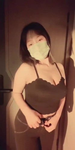 最新快手泄密！大奶少妇【婷宝】定制福利，露脸抖奶自慰骚货身材嘎嘎好 截图8