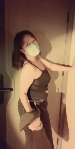 最新快手泄密！大奶少妇【婷宝】定制福利，露脸抖奶自慰骚货身材嘎嘎好 截图10