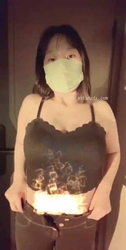 最新快手泄密！大奶少妇【婷宝】定制福利，露脸抖奶自慰骚货身材嘎嘎好 截图11