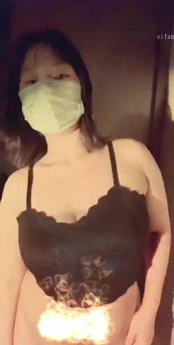 最新快手泄密！大奶少妇【婷宝】定制福利，露脸抖奶自慰骚货身材嘎嘎好 截图12
