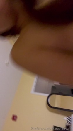 ️蜜桃臀高颜值小母狗【sakuraprincessjp】与洋男友各种露脸性爱自拍，毒龙无套激情四射 截图8