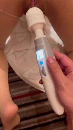 推特优质超强调教大佬【Big烟枪】神作3P群P女女百合一字马大量潮喷露脸各种刺激调教 截图2