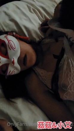 绿帽癖淫妻母狗【艾蜜莉】解锁私拍完结篇~协闺蜜约战粉丝换老公4P叠插排插超辣眼睛 截图4
