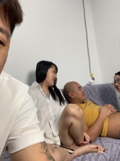 绿帽癖老公大聚会骚妇群P成熟饥渴骚妇成群结队开淫趴浴池KTV漏出口交随机配对 截图6