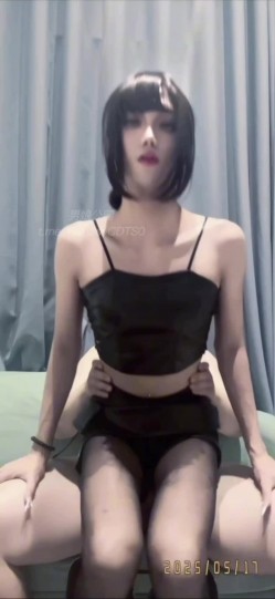 圣诞狂欢 鸡鸡子 国产极品人气TS，又清纯又狂野，攻守兼备反差感拉满，线下约会据说已经排到明年 截图3