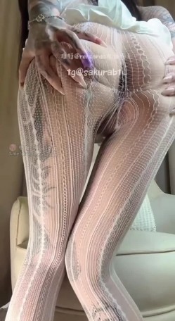 推特21万粉，抖音颜值女神【九条南无】最新会员群福利，白色蕾丝自慰玩穴失禁 截图2