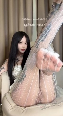 推特21万粉，抖音颜值女神【九条南无】最新会员群福利，白色蕾丝自慰玩穴失禁 截图10