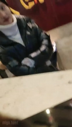 深夜酒店住宿看上前台收银小姐姐,不断加钱要求一起回房啪啪,成功勾引 截图6