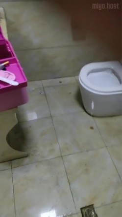 深夜酒店住宿看上前台收银小姐姐,不断加钱要求一起回房啪啪,成功勾引 截图8