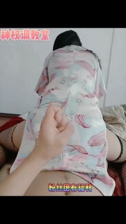 【超推荐调教女神】身材纤细极品母狗【琳儿】调教性爱群流出 截图8