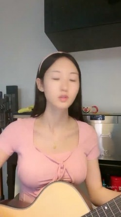 大学生下海！音乐系顶尖素颜女神~【学生妹妹】道具自慰~爽，极品极品，清纯指数爆表，喷血推荐 截图1