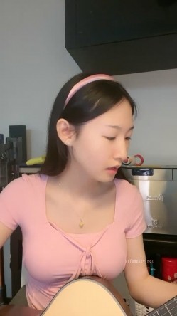 大学生下海！音乐系顶尖素颜女神~【学生妹妹】道具自慰~爽，极品极品，清纯指数爆表，喷血推荐 截图2