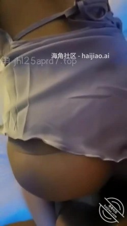 海角【我把骚邻居少妇骑】合集，邻居生病发热操她38度的热逼，被她老公发现了 截图4