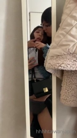 《极品反差淫妻泄密》露脸才是王道！推特温柔贤惠型娇妻mumi私拍第二季，表里不一大玩性爱，调教露出道具 截图1