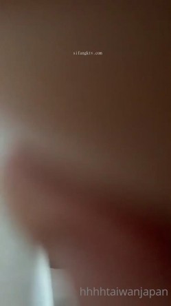 《极品反差淫妻泄密》露脸才是王道！推特温柔贤惠型娇妻mumi私拍第二季，表里不一大玩性爱，调教露出道具 截图11