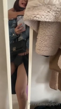 《极品反差淫妻泄密》露脸才是王道！推特温柔贤惠型娇妻mumi私拍第二季，表里不一大玩性爱，调教露出道具 截图15