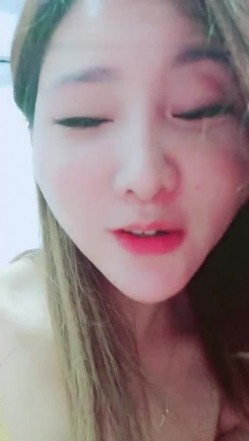 高颜值红唇萌妹子妹子双人秀 口交舔JJ屁股摩擦最后射在嘴里非常诱人 截图5