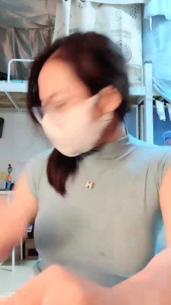 【周导的夏天】学校，教室，厕所，浴室，宿舍，楼梯间，偷偷直播，自慰 截图2