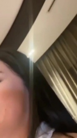 黑丝巨乳美女吃鸡啪啪 舔的好给你加薪 谢谢老板 不要拍到脸 舔菊花乳交上位啪啪 技术超棒 截图4