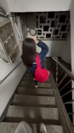高端泄密流出 ️美女大学生小吴兼职做钟点工给人喂猫被男雇主骗上床大屌后入 截图2