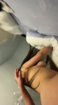 高端泄密流出 ️美女大学生小吴兼职做钟点工给人喂猫被男雇主骗上床大屌后入 截图15