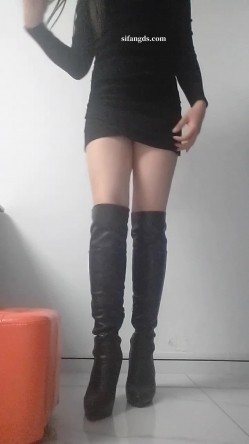 ️美腿美乳骚人妻【橘娘】最新VIP付费群作品，道具自慰边插边喷水 截图1